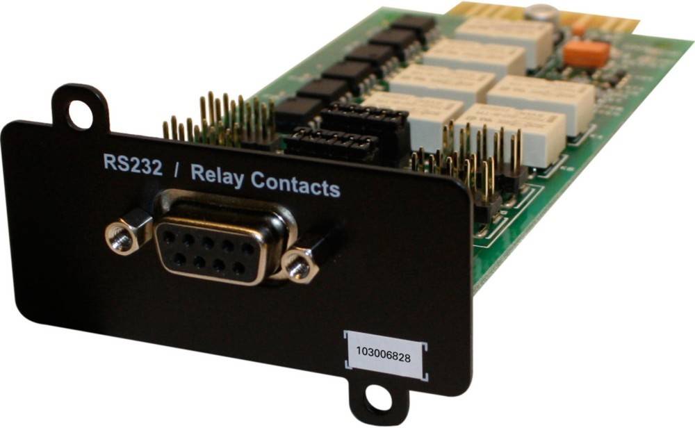 Eine Nahaufnahme einer elektronischen Leiterplatte mit einer DB9-Seriellen-Schnittstelle und mehreren Relais-Kontakten sowie sichtbaren Kondensatoren und Widerständen.