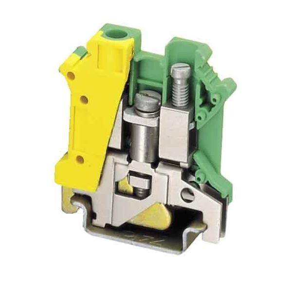 Querschnitt eines grün-gelben elektrischen Anschlussklemmenblocks mit Darstellung der internen Metallkomponenten und Verdrahtungsverbindungen.