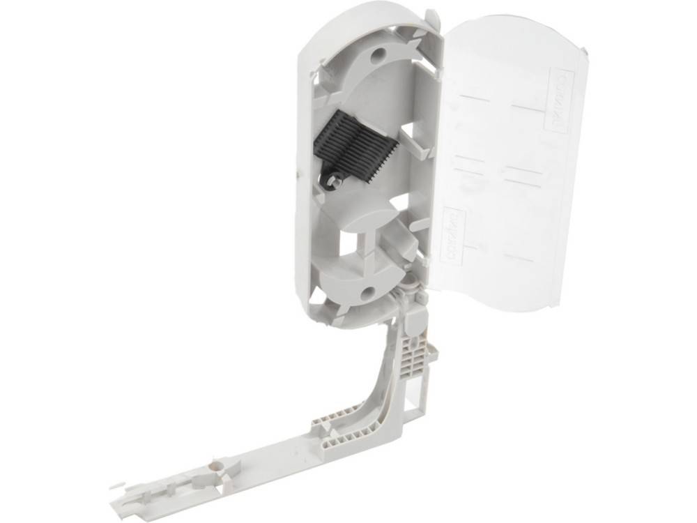 Eine offene weiße Telekommunikations-Verteilerbox mit mehreren Fächern und einem Kabelmanagement-Arm, der interne Schlitze zur Organisation von Kabeln zeigt.