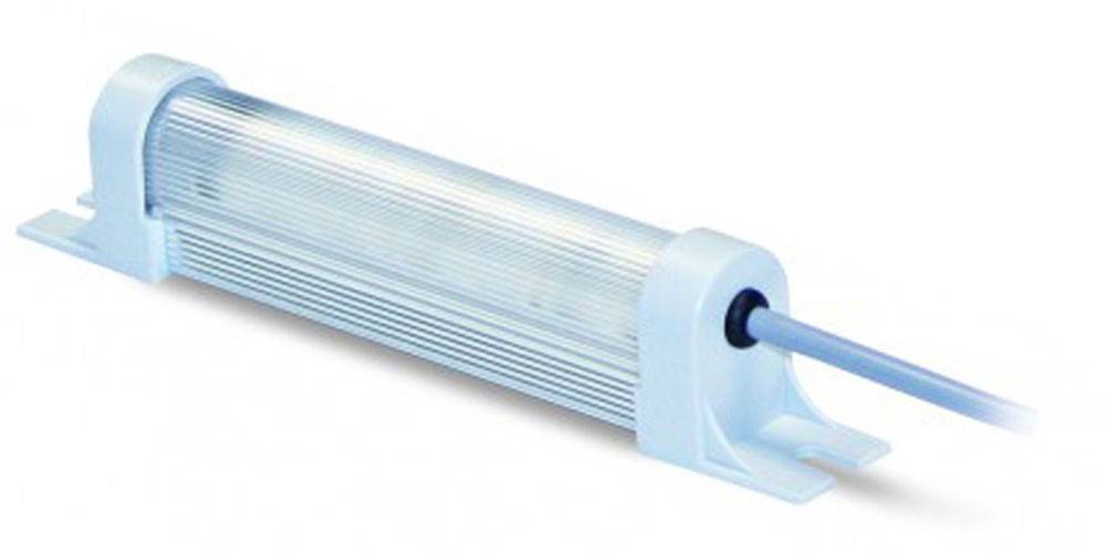 Eine Leuchtstoffröhre mit einem weißen Plastik-Endstück, entwickelt für Deckeneinbauleuchten, die auf einem schlichten weißen Hintergrund positioniert ist.