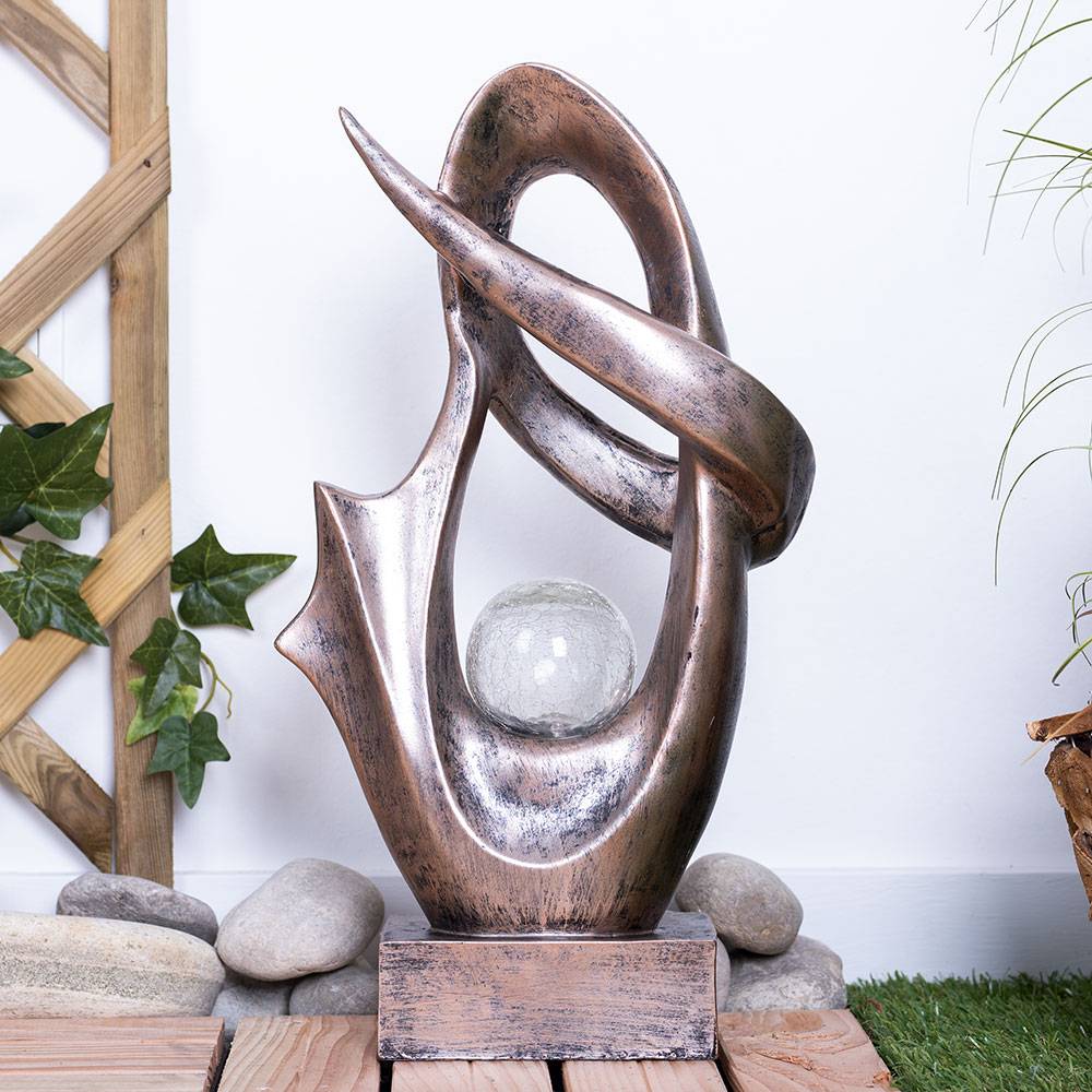 Gartendeko Solarlampe für Außen Terrassenlampe Außen Boden Solarlampe Outdoor stehend, mit Feuereffekt, Skulptur bronze, Crackle Glaskugel, 1x LED