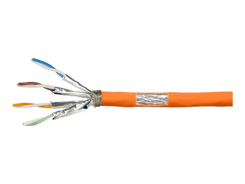 Querschnitt eines orangefarbenen Ethernet-Kabels, das vier farbcodierte verdrillte Drahtpaare und an einem Ende freigelegte Abschirmung zeigt.