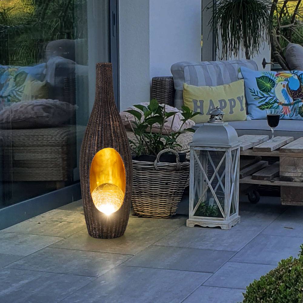 Solarleuchte Gartendeko für Außen Deko Design Solarleuchte Rattan-Optik goldfarben mit Glaskugel, Crackle braun, LED warmweiß, LxH 14,3x45,5 cm