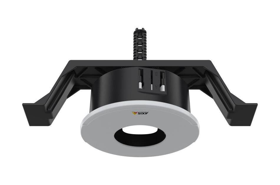 Schwarze versenkte Downlight-Leuchte mit silberner Blende und Befestigungshalterung, isoliert auf weißem Hintergrund dargestellt.