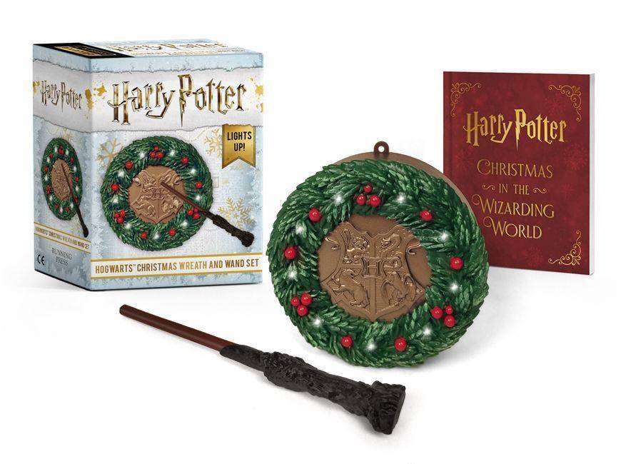 Harry Potter: Hogwarts Christmas Wreath and Wand Set Lights Up!