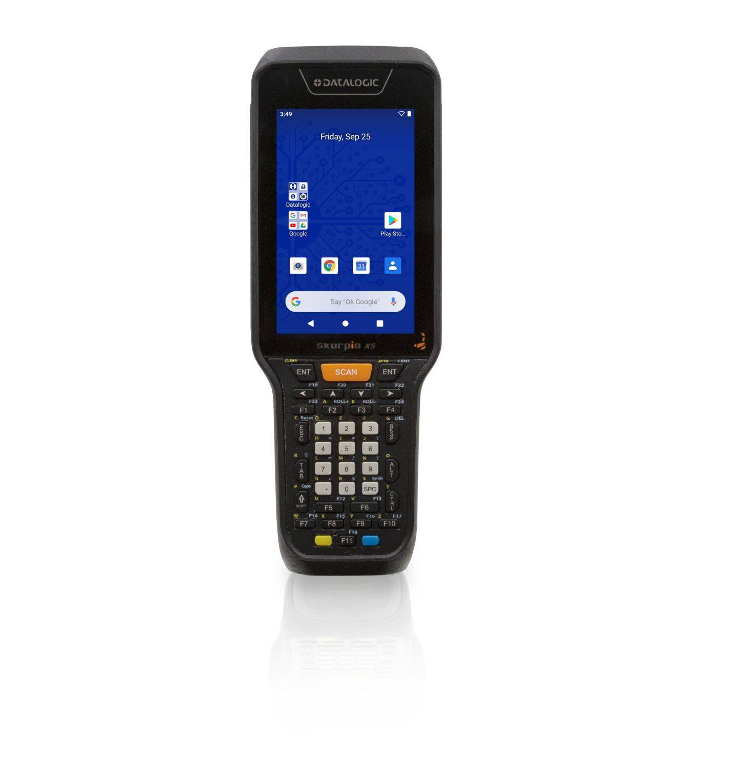 Schwarzer tragbarer Datalogic-Barcodescanner mit Touchscreen und physischer Tastatur, von vorne auf weißem Hintergrund gezeigt.