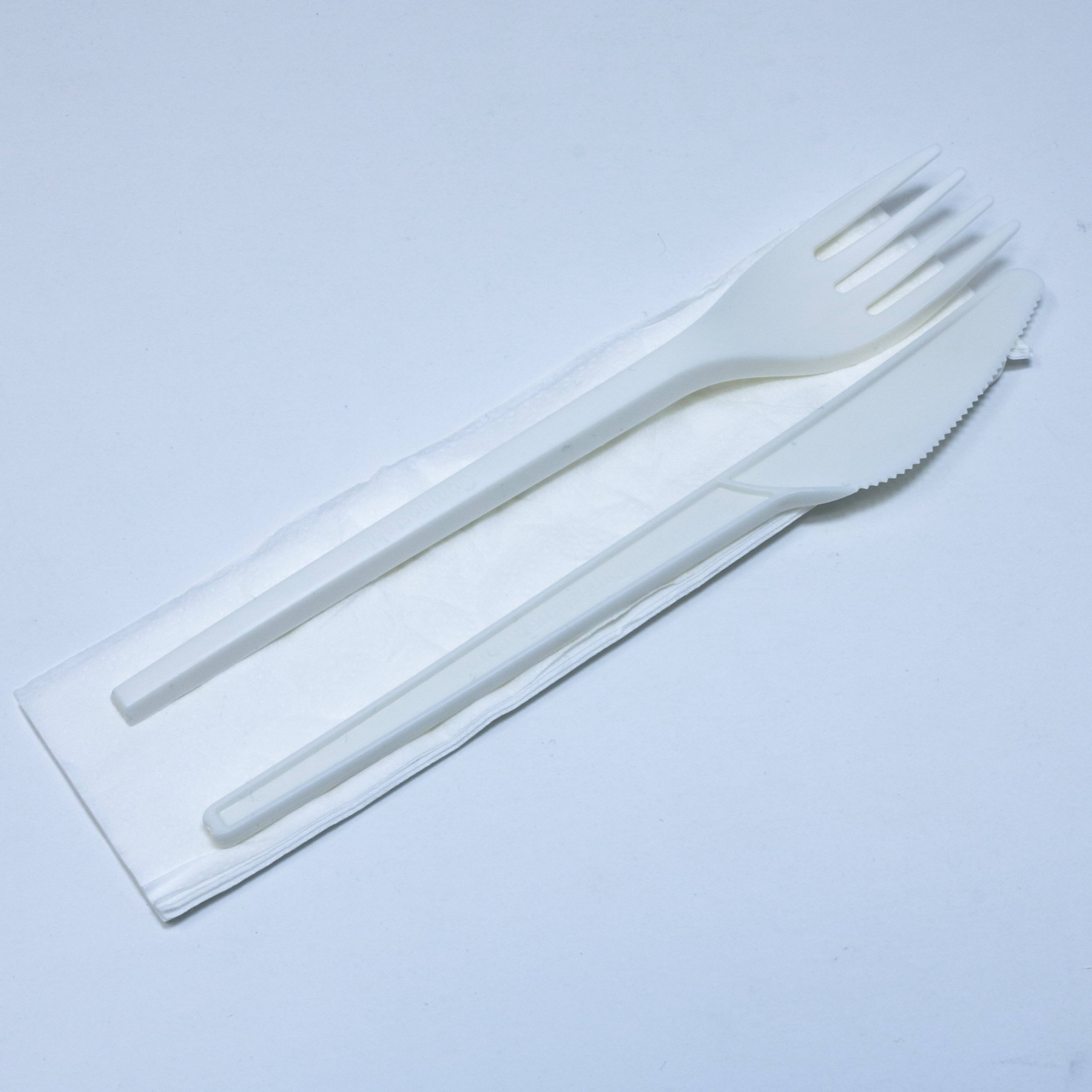 Besteckset aus weißem CPLA, Messer, Gabel und Serviette 30 x 30 cm 2-lagig, kompostierbar