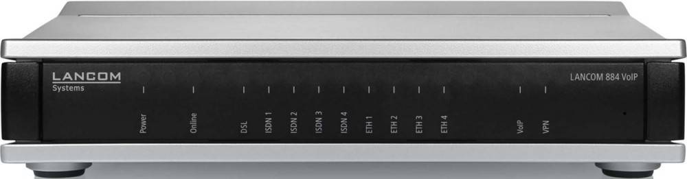 Eine Nahaufnahme eines Netzwerk-Switches zeigt mehrere ISDN- und Ethernet-Anschlüsse, beschriftet mit ISDN 1-4 und ETH 1-3, mit einem silbernen Gehäuse.