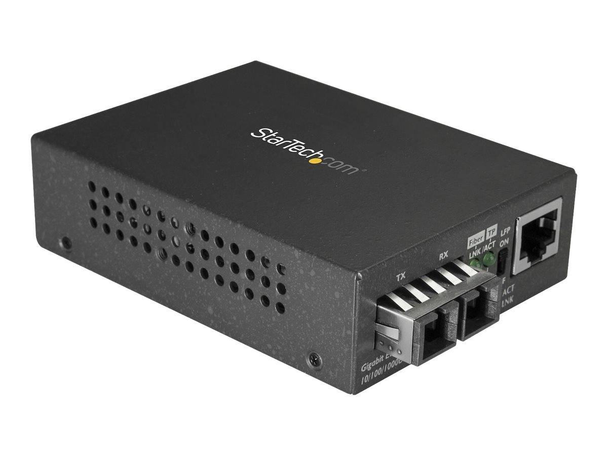 Schwarzes StarTech.com-Netzwerkgerät mit Belüftungslöchern und vorderen Anschlüssen, dargestellt auf weißem Hintergrund.