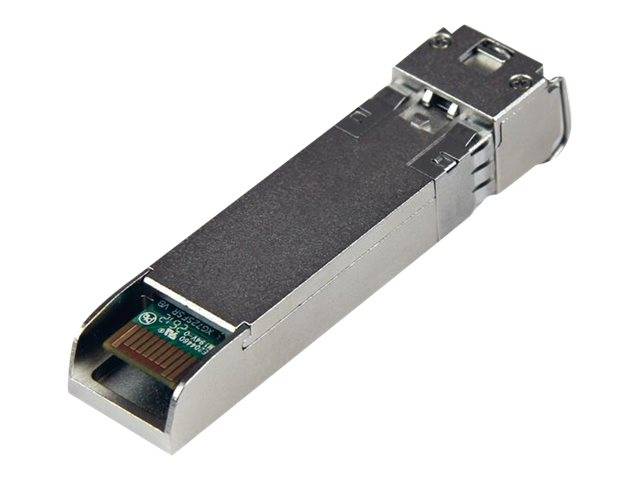 Ein Metall-SFP-Transceiver-Modul mit einer kleinen Leiterplatte, die an der Vorderseite sichtbar ist.