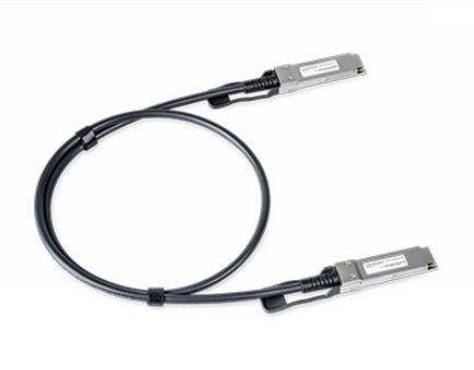Schwarzes Kabel mit passenden silbernen Steckern an beiden Enden, aufgerollt auf weißem Hintergrund dargestellt.