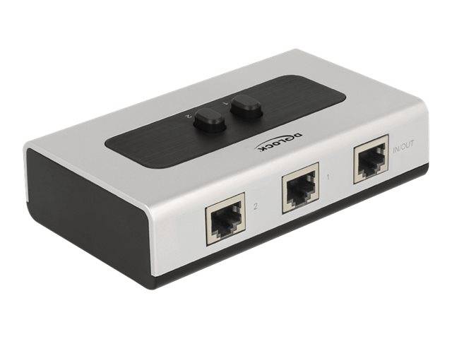 Ein kleiner Drei-Port-Netzwerk-Switch oder Ethernet-Splitter mit zwei oberen Tasten und gekennzeichneten RJ45-Anschlüssen in einem weiß-schwarzen Gehäuse.
