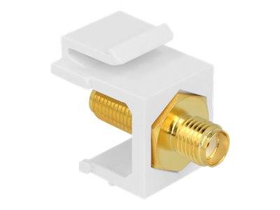 Weißer koaxialer Steckverbinder mit goldfarbendem Gewindelende und Schellenbauweise auf neutralem Hintergrund