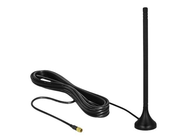 Schwarze Magnetantenne mit langem flexiblem Mast und angeschlossenem Koaxialkabel, auf weißem Hintergrund dargestellt.