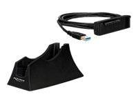 Schwarze USB-Dockingstation mit angeschlossenem USB-Kabel und Stecker, auf weißem Hintergrund gezeigt.