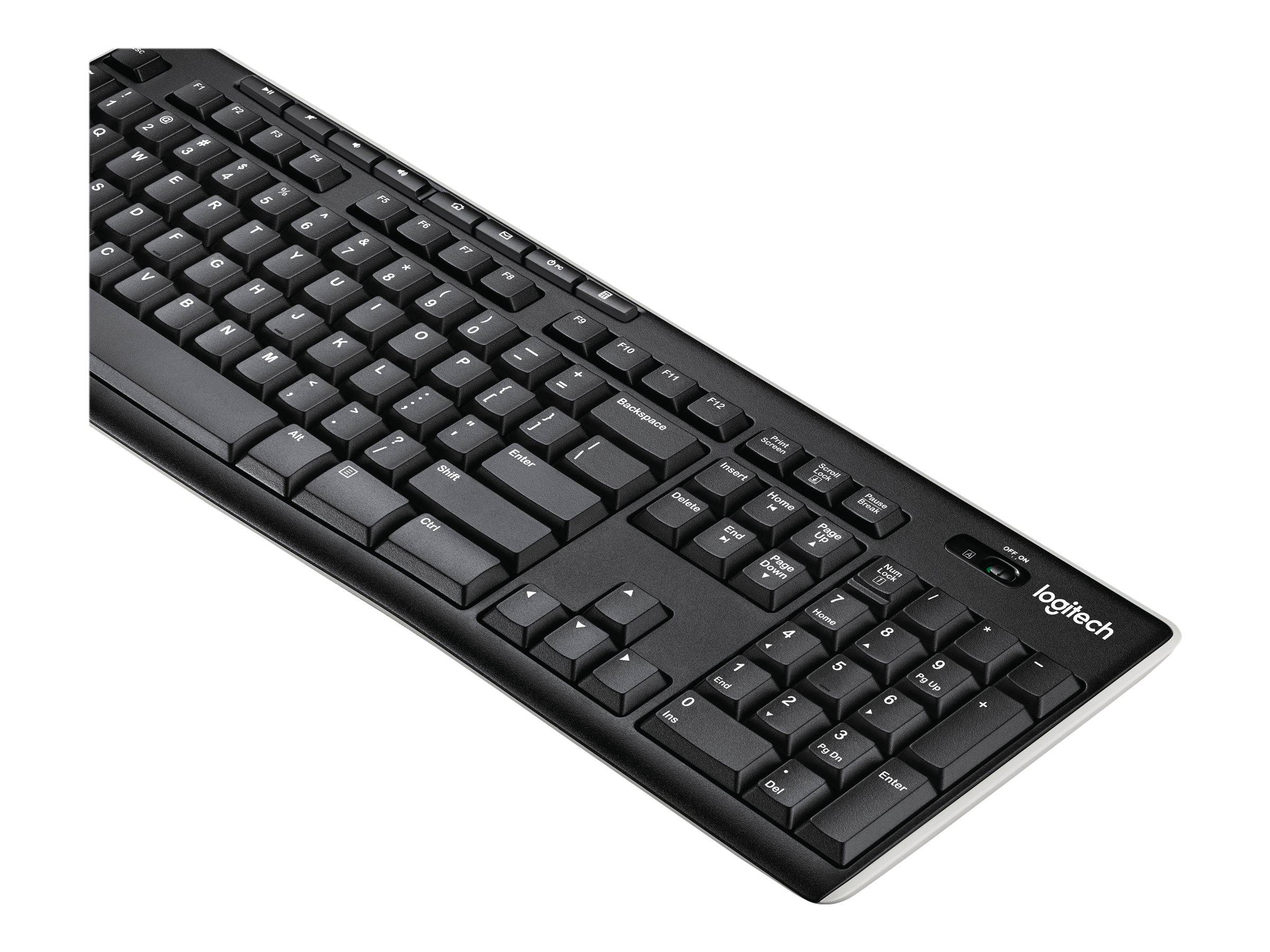Schwarze Logitech-Computertastatur in einer Winkelansicht auf weißem Hintergrund.
