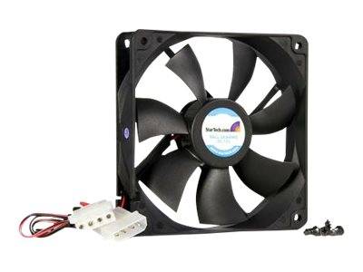 Schwarzer quadratischer Computer-Kühlventilator mit Stromstecker und Befestigungsschrauben auf weißem Hintergrund.