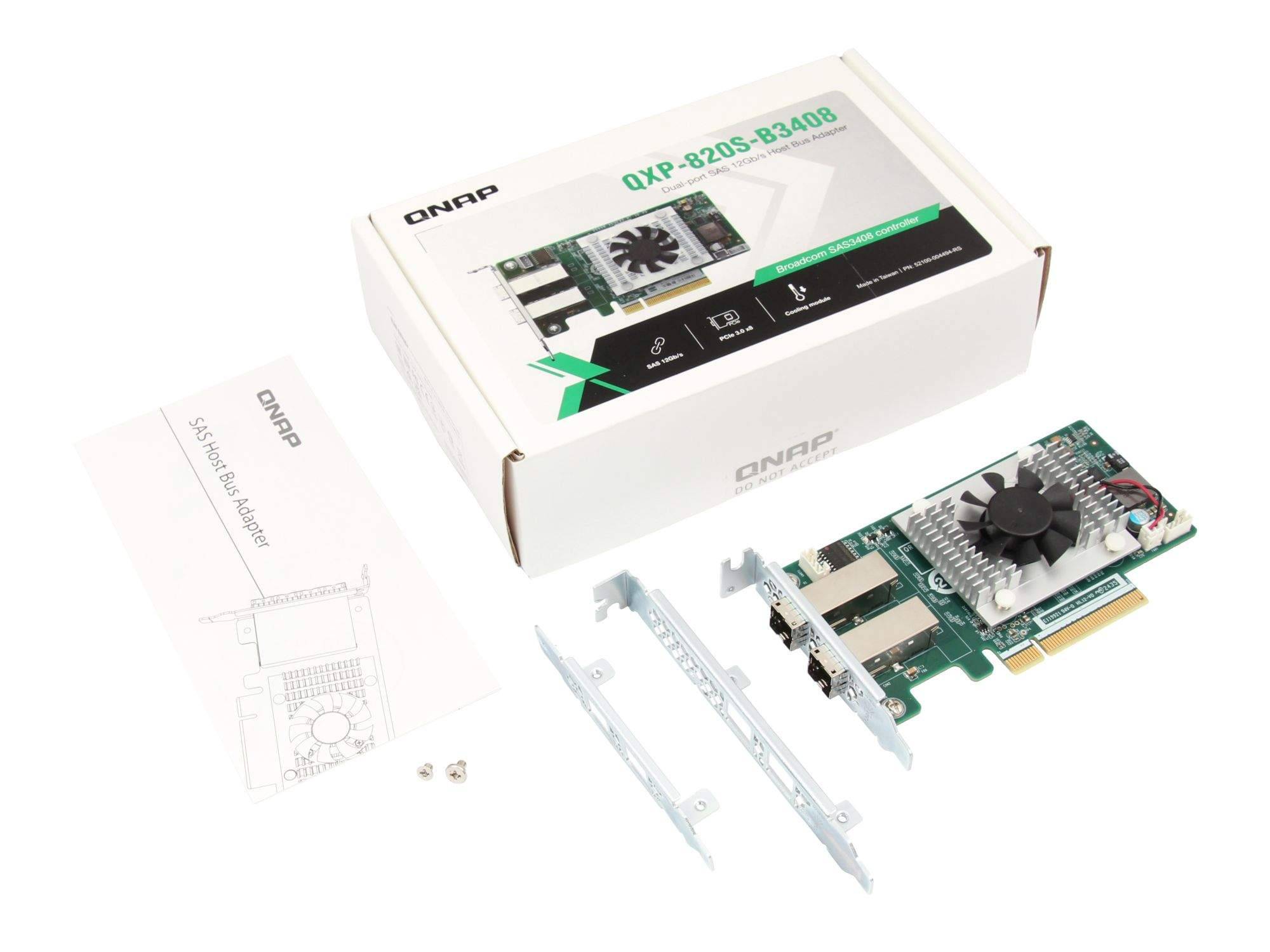 QNAP QXP-820S-B340B Adapter-Card-Kit, gezeigt mit Einzelhandelsverpackung, Installationsanleitung, Halterungen, Schrauben und Erweiterungskarte auf weißem Hintergrund.