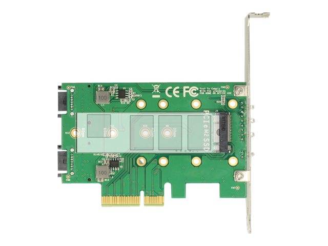 Grüne PCIe M.2-Adapterkarte mit einem montierten SSD-Modul, abgebildet auf weißem Hintergrund.