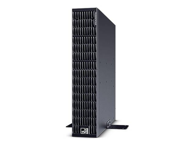 Hoher schwarzer Computer-Serverturm mit belüftetem vorderen Gitter und seitlichen Montageklammern, dargestellt auf weißem Hintergrund.