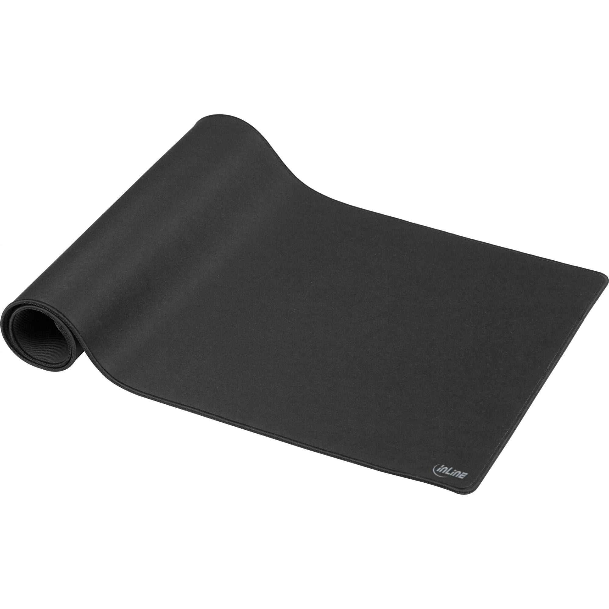 Schwarzes Mousepad mit gerolltem Rand auf weißem Hintergrund, flaches rechteckiges Design mit glatter Oberfläche und kleinem Logo in der unteren rechten Ecke.