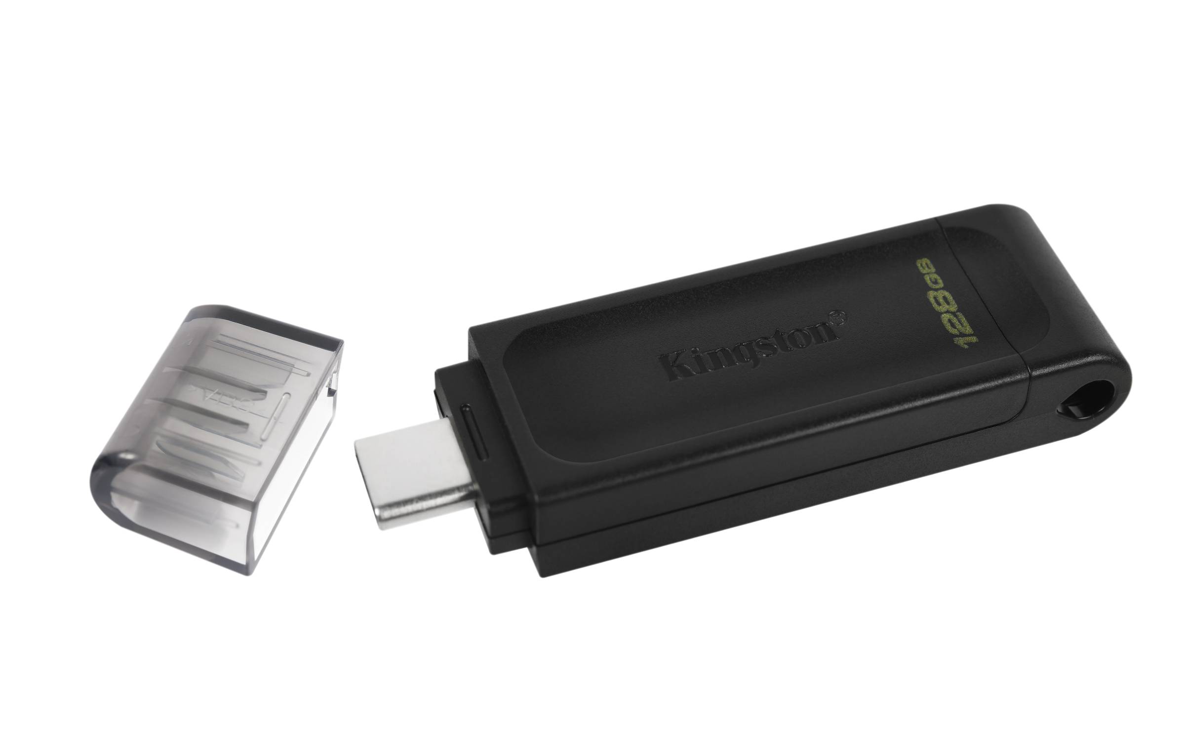 Schwarzes Kingston USB-Speicherlaufwerk mit entfernter durchsichtiger Kappe, das den USB-Anschluss zeigt.