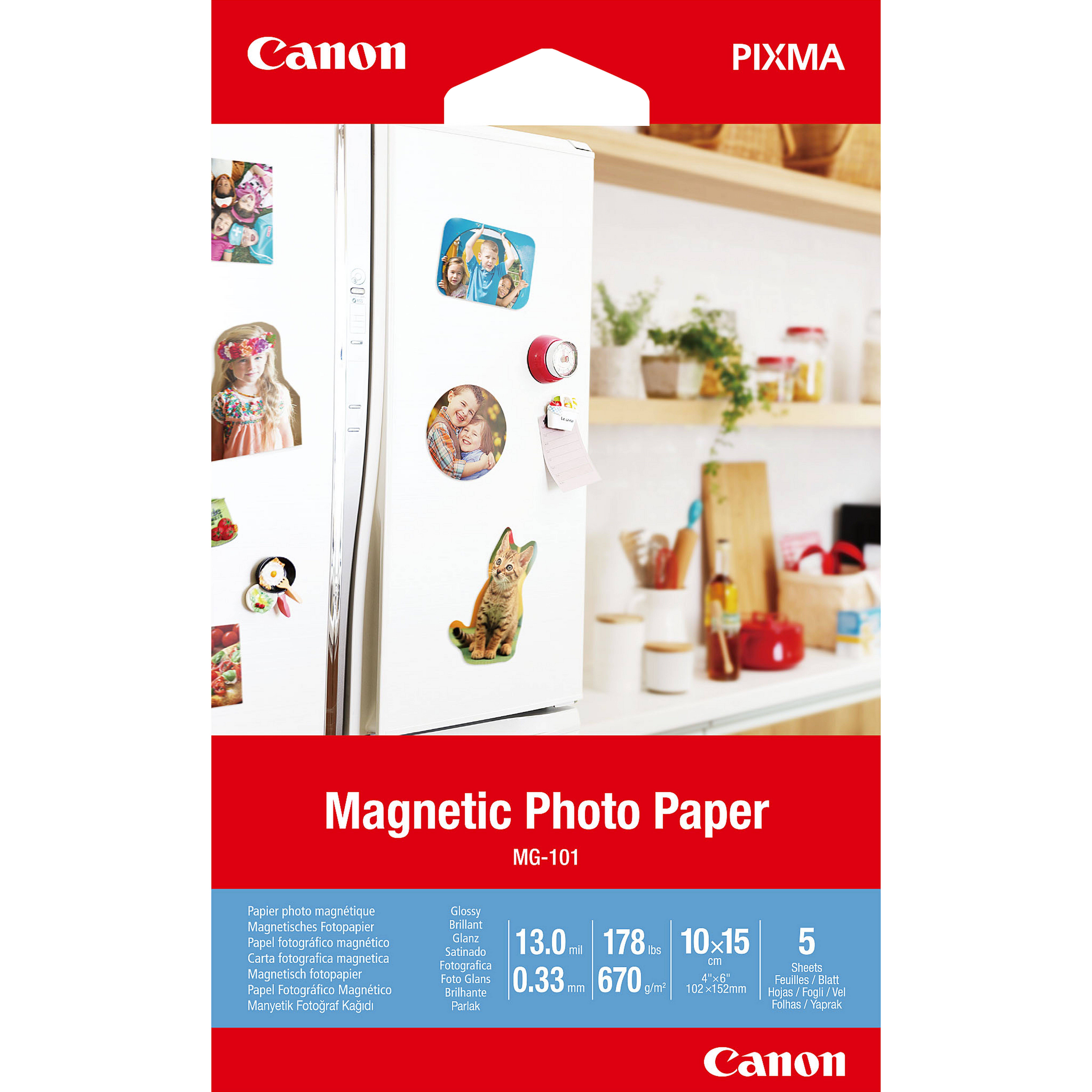 Canon PIXMA Magnetfoto-Papier MG-101 Verpackung mit einem Kühlschrank, der mit Foto-Magneten bedeckt ist, wirbt für glänzende 10x15 cm Blätter für druckbare Foto-Magnete.