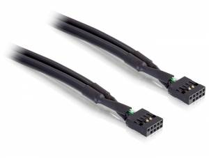 Zwei schwarze Kabelstecker mit sechspoligen Buchsen auf weißem Hintergrund.
