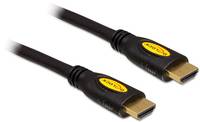Zwei schwarze HDMI-Kabel mit vergoldeten Steckverbindern auf weißem Hintergrund.