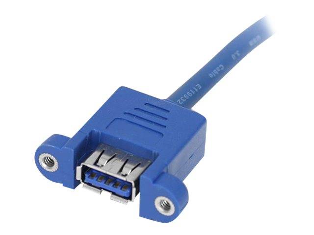 Blauer USB-A-Stecker mit Befestigungslaschen auf einem Flachbandkabel, dargestellt auf weißem Hintergrund.