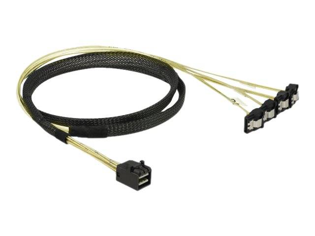 Aufgerolltes schwarzes Computerkabel mit Ummantelung, mit einem Stecker auf der einen Seite und drei kleinen Steckern auf der anderen Seite.