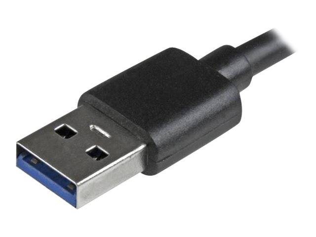 Nahaufnahme eines schwarzen USB-A-Kabelsteckers mit einer blauen Innenseite auf weißem Hintergrund.