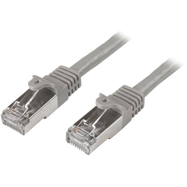 Zwei graue Ethernet-Kabelverbinder mit transparenten RJ45-Steckern vor weißem Hintergrund dargestellt.