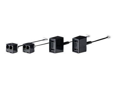 Zwei schwarze modulare Kabeladapter, die durch kurze Drähte verbunden sind, gezeigt auf weißem Hintergrund.