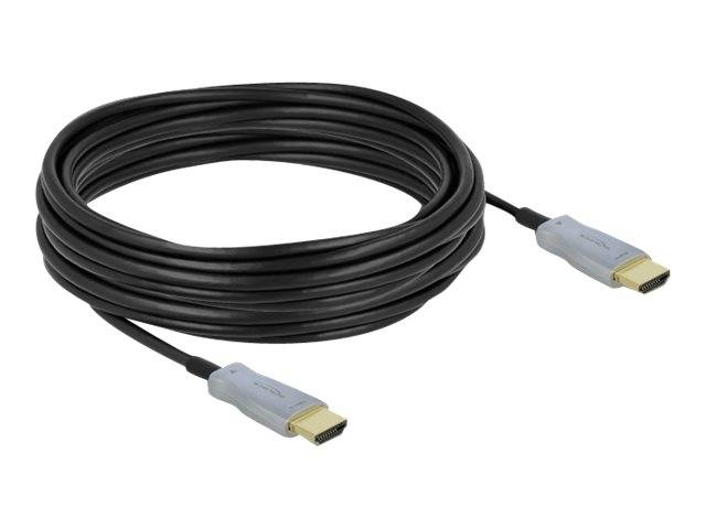 Aufgerolltes schwarzes HDMI-Kabel mit Steckern an beiden Enden, auf weißem Hintergrund dargestellt.