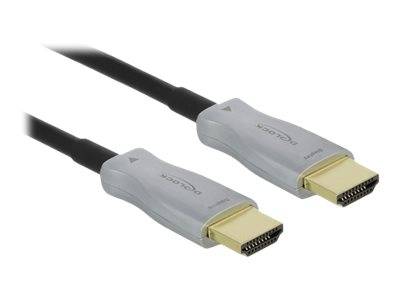 Zwei schwarze Kabel mit grau-goldenen HDMI-Steckern, nebeneinander auf weißem Hintergrund gezeigt.