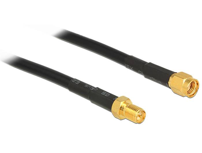 Zwei schwarze koaxiale Kabel mit vergoldeten Steckern auf weißem Hintergrund, gezeigt mit jeweils einem männlichen und weiblichen Ende.