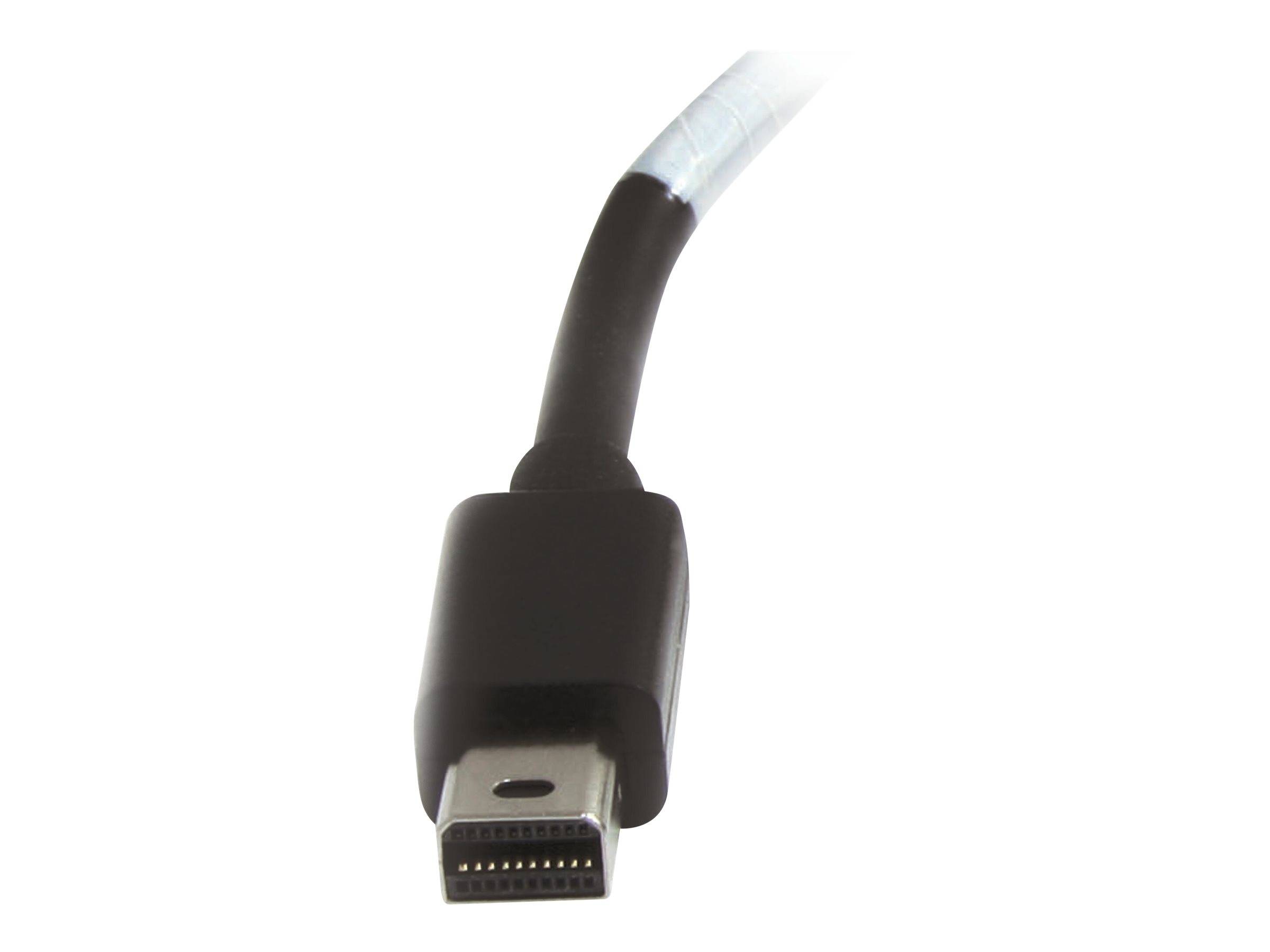 Nahaufnahme eines schwarzen HDMI-Kabelsteckers mit einem abgewinkelten Kabelende auf weißem Hintergrund.