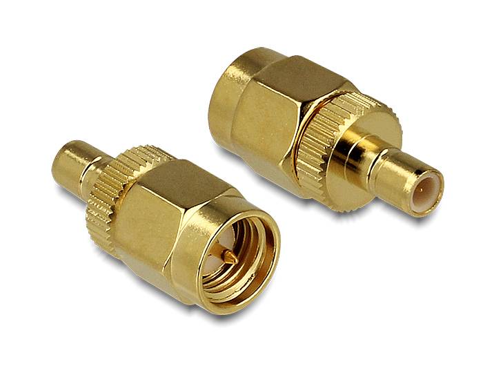 Zwei goldfarbene HF-Koaxialadapter-Stecker, einer weiblich und einer männlich, auf weißem Hintergrund dargestellt.