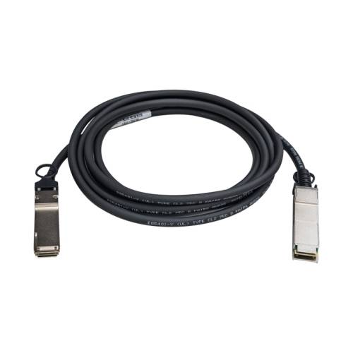 Aufgewickeltes schwarzes Kabel mit Metallsteckern an beiden Enden, gezeigt auf weißem Hintergrund.