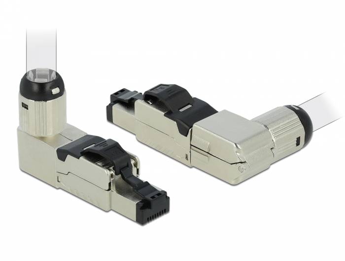 Zwei rechtwinklige Ethernet-Kabelstecker mit Metallgehäusen und schwarzen Verriegelungsclips auf weißem Hintergrund.