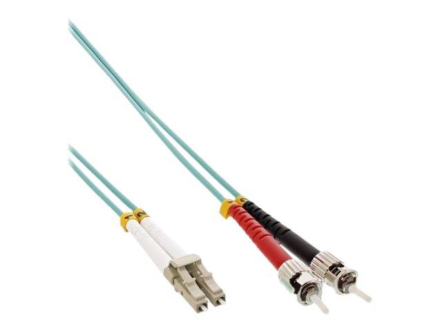 Zwei Glasfaser-Patchkabel mit Metallsteckern, ein weißer Duplexstecker und ein rot-schwarzes Steckerpaar, dargestellt auf weißem Hintergrund.