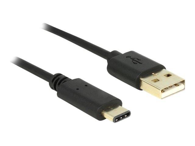 USB-Kabel mit einem USB-A-Stecker auf der einen Seite und einem USB-C-Anschluss auf der anderen Seite, dargestellt auf weißem Hintergrund.