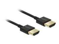 Zwei schwarze HDMI-Kabel mit goldfarbenen Steckern auf weißem Hintergrund.