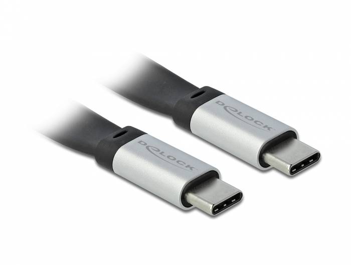 Zwei USB-C-Anschlüsse auf schwarzen und silbernen Delock-Kabeln, in Nahaufnahme auf weißem Hintergrund gezeigt.