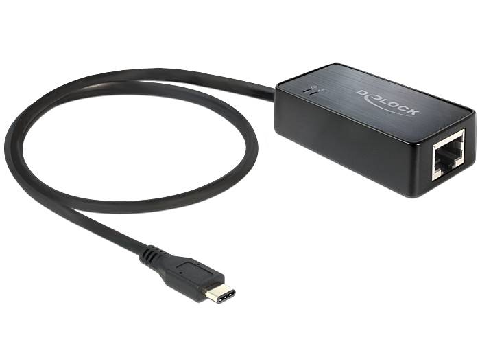 USB-C-Kabel verbunden mit einer Q-Lock-Adapterbox mit einem Ethernet-Port, dargestellt auf weißem Hintergrund.
