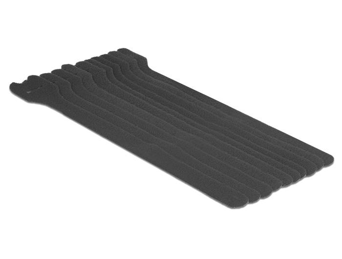 Schwarze gewellte Schaumstoffmatte oder Polster, diagonal auf weißem Hintergrund gezeigt.