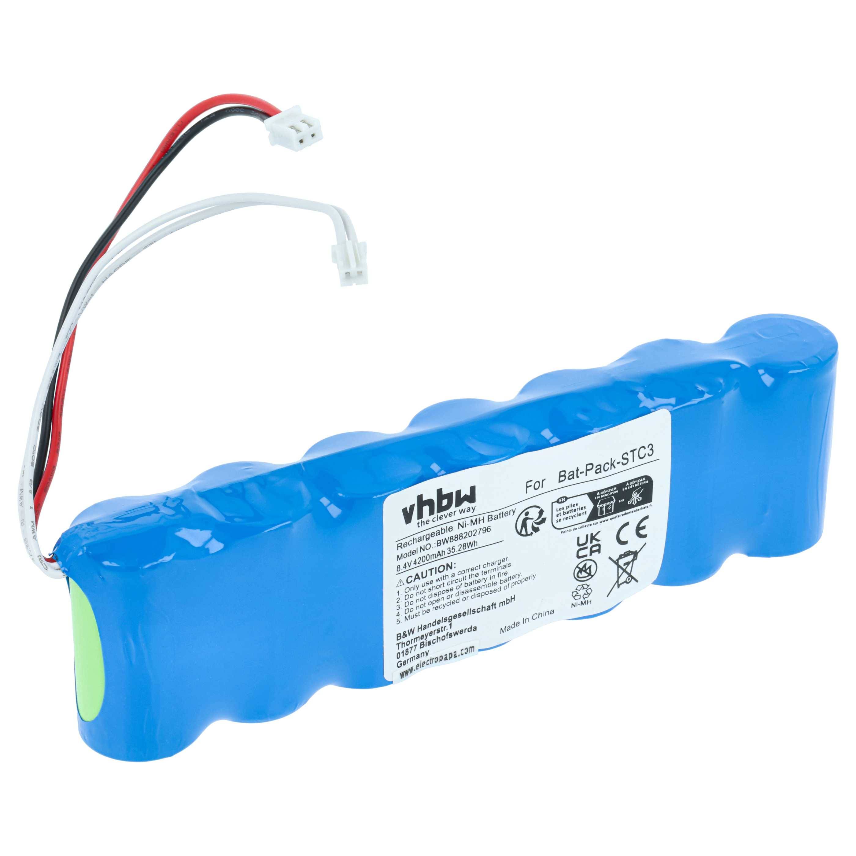 Blaues wiederaufladbares Batteriepack mit angebrachten roten, schwarzen und weißen Verbindungskabeln auf weißem Hintergrund.