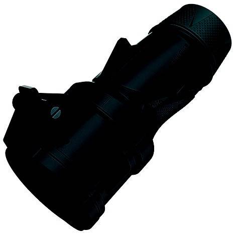 Schwarze zylindrische Taschenlampe oder taktisches Licht auf weißem Hintergrund, diagonal angewinkelt mit gerilltem Griff und Montageklammer.