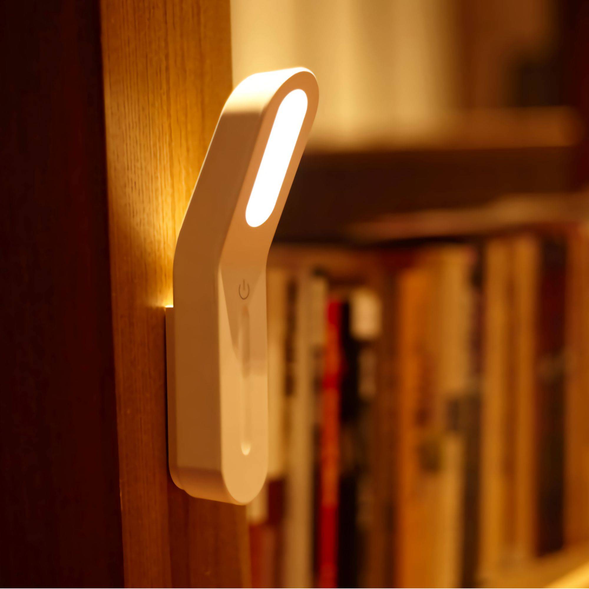 kalb | Dawin LED Nachtlicht, dimmbar, magnetische Wandhalterung, elegantes Design, Akkuleuchte für Camping und Kinderzimmer, 179x35x33mm, 4000k